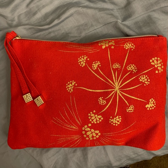 🆕 <add on for $8> new Clarins big makeup pouch - Picture 1 of 2